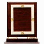 Wooden Memento under 900