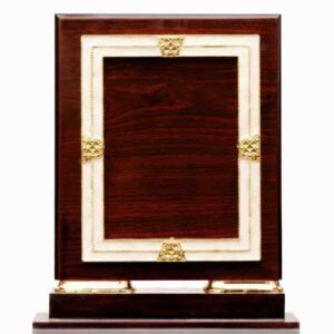 Wooden Memento under 900